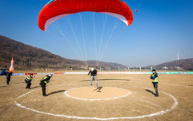 湖北省滑翔伞锦标赛成功举行