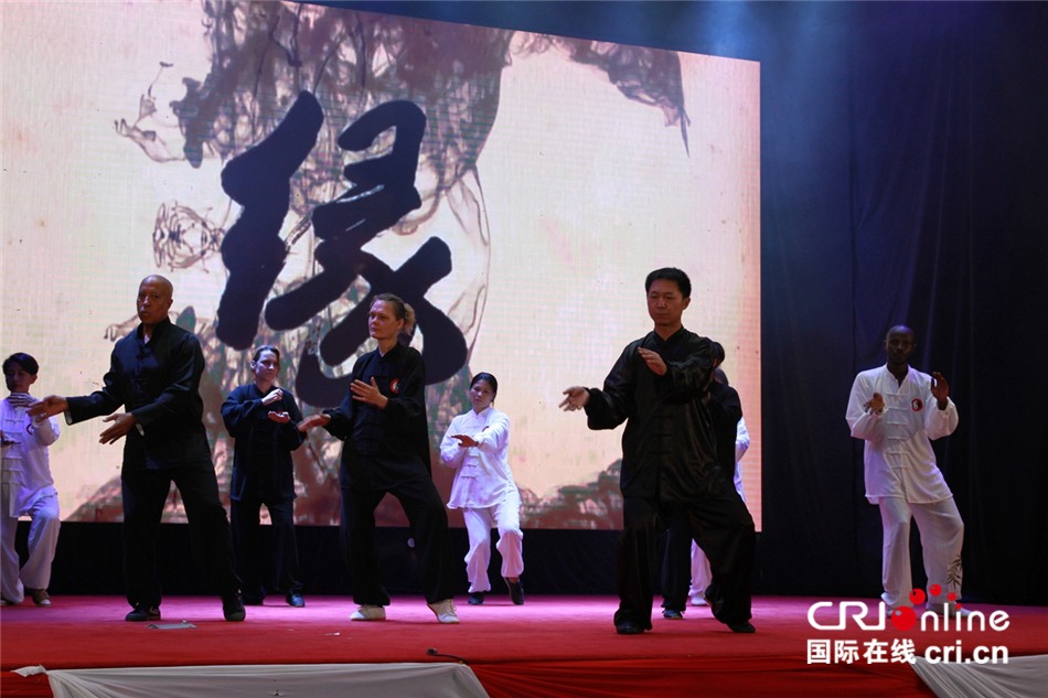 图片默认标题_fororder_14，太极表演。 （王新俊 摄）