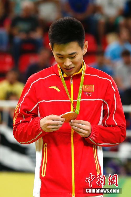 男子蹦床决赛 董栋获银牌高磊摘铜