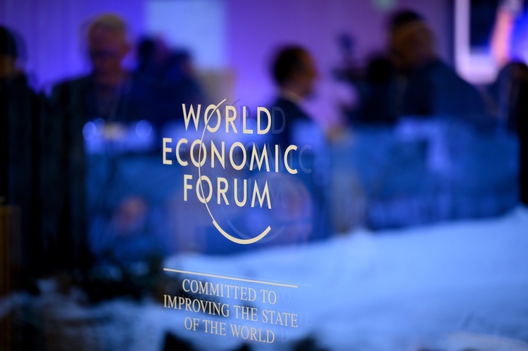 世界經濟論壇調查：82%首席經濟學家預測美國經濟會疲軟