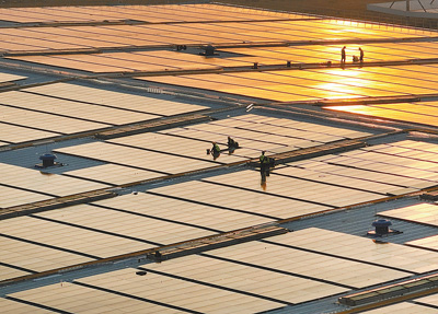 厂房屋顶装上光伏板