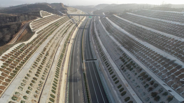 中铁上海工程局四公司参建的新伊高速建成通车