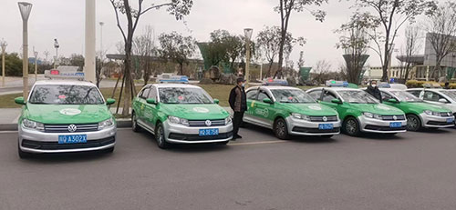 宜宾长宁:新春惠民活动精彩纷呈_fororder_等待返乡旅客的出租车-摄影