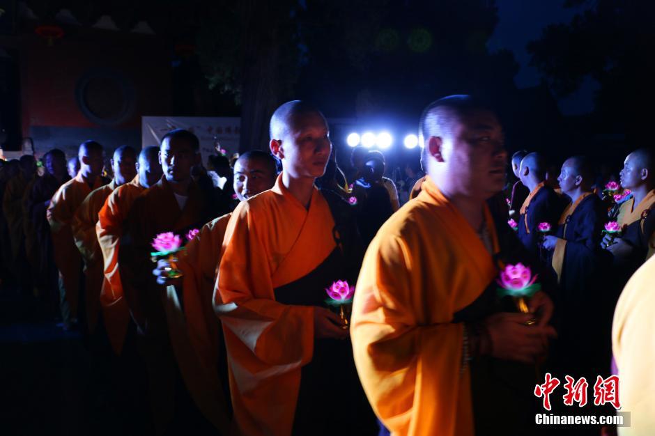 少林寺举行世界传灯大典 释永信主法(组图)-国际在线