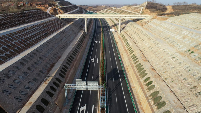 中铁上海工程局四公司参建的新伊高速建成通车