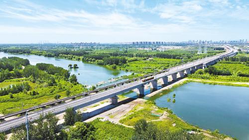 【中首】8年間累計投資超1100億元 河北相繼建成開通800余公里高速鐵路