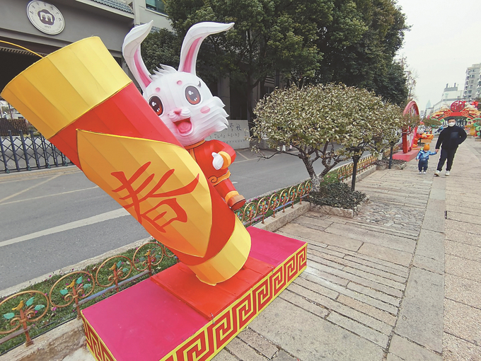 “文學福兔”巨型生肖燈亮相南京