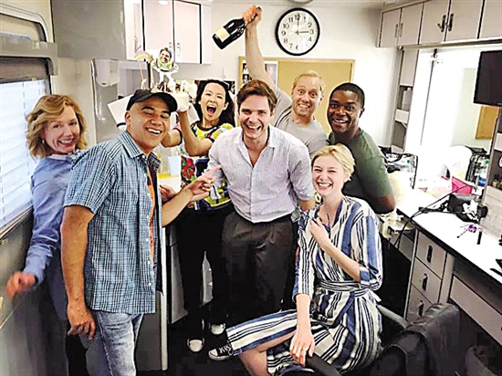 科幻片《上帝粒子》杀青 章子怡带娃拍片两不误