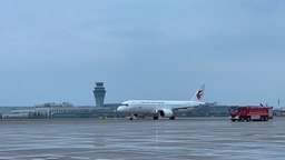 （转载）全球首架C919飞机来川 落地成都天府国际机场