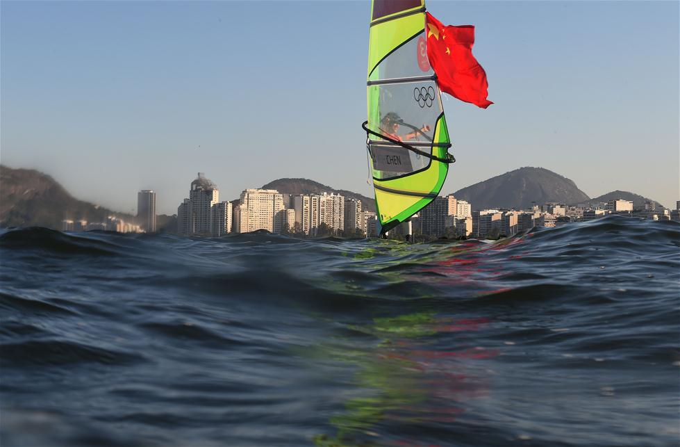 女子帆板RS:X级：陈佩娜获银牌