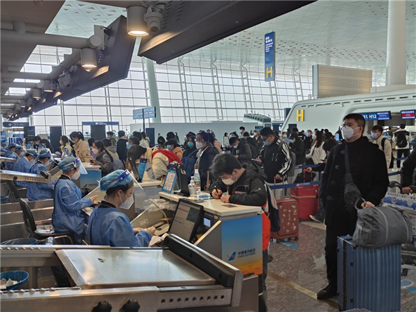 出入境政策优化 南航在汉国际机票咨询量增长5倍_fororder_图片1