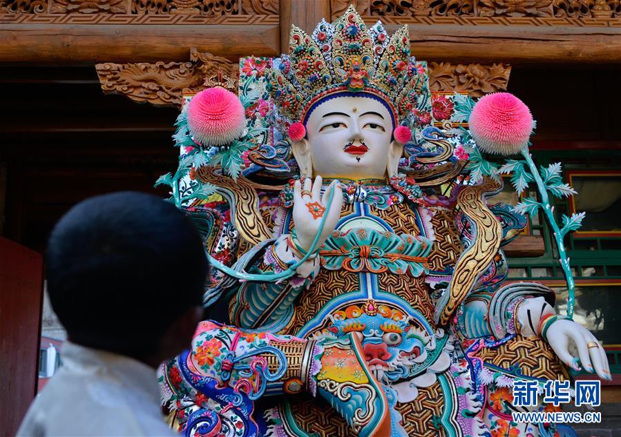 酥油花“绽放”塔尔寺