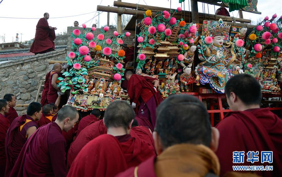 酥油花“绽放”塔尔寺