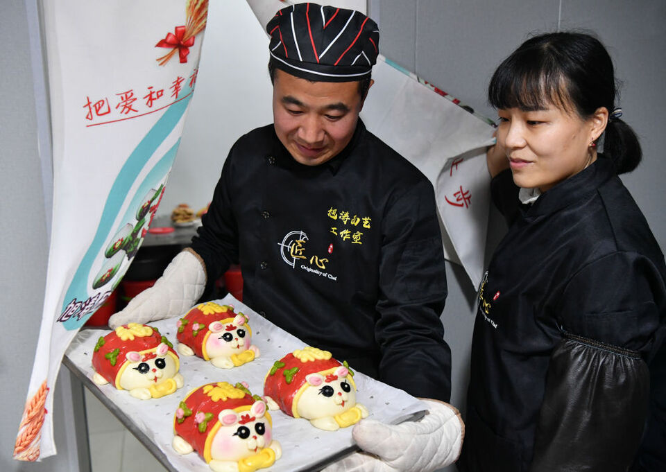 玉兔迎春 共慶佳節