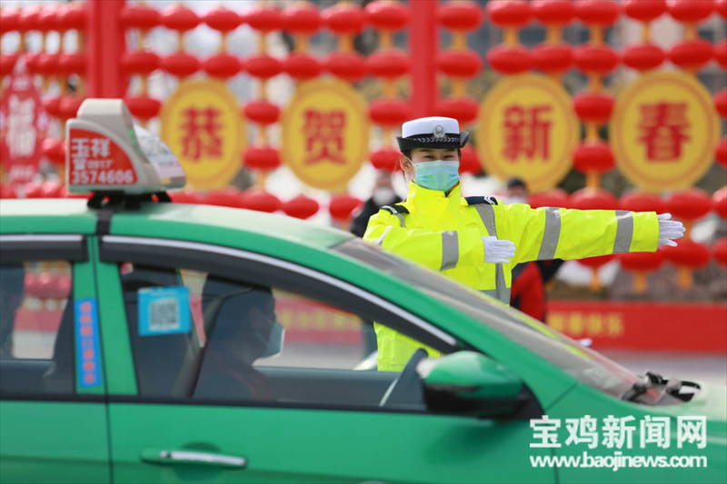 （转载）【新春走基层】宝鸡交警：春节我在岗 守护在路上