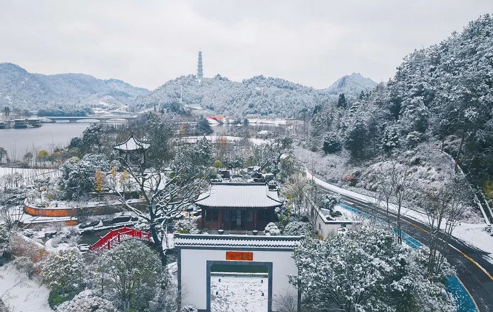 （供稿）贵州多地迎降雪 白色大地景色美_fororder_绿博园