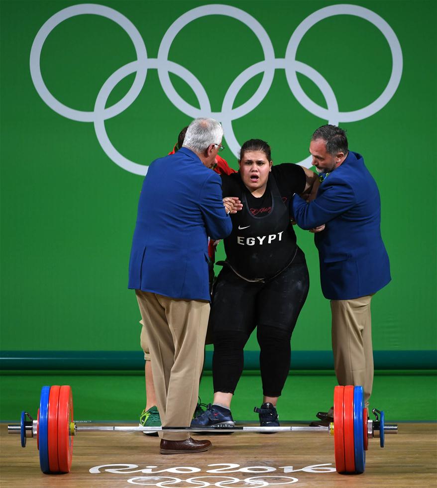 女举75公斤以上级：埃及选手受伤