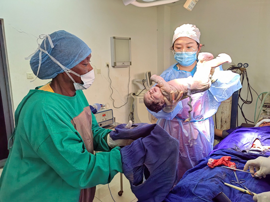 (新春走基層·祖國與我)中國第37批援蘇丹醫療隊在阿布歐舍——一座“中國醫院”讓蘇丹小鎮聞名全國_fororder_202300333