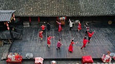 重庆传统村落载歌载舞过大年
