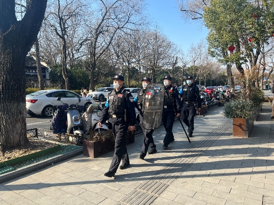 春节假期江苏治安交通秩序良好 平均每日8.7万名警力在岗_fororder_图片1