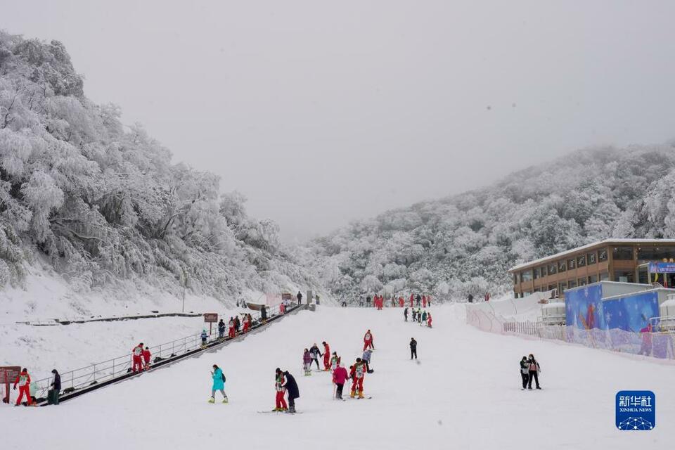 重慶：冰雪運動吹響冬季旅遊復蘇號角_fororder_3