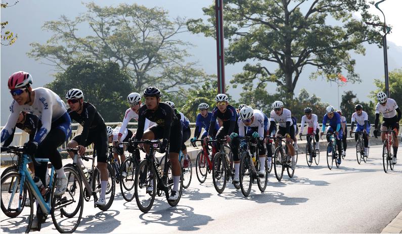 峽谷“騎”跡“怒”馬狂奔 2022中國怒江自行車跨年邀請賽開賽_fororder_4