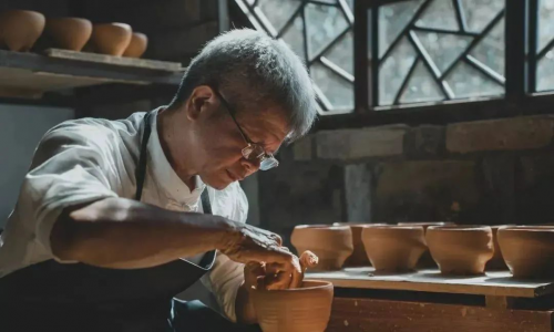 宇内闻声，至上徽宗之礼——监匠司品牌联合海内外知名陶艺家尚吉雷、李春和、长江惣吉开发《徽宗之礼·海上建盏》系列作品正式上线！