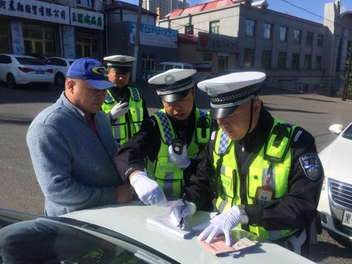 绥芬河市交警开出第一张对外籍驾驶人罚单
