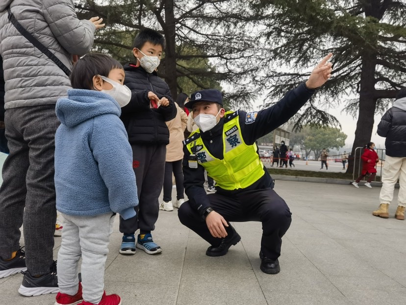 【图说上海】报警类110警情同比降三成 上海警方圆满完成元旦安保工作