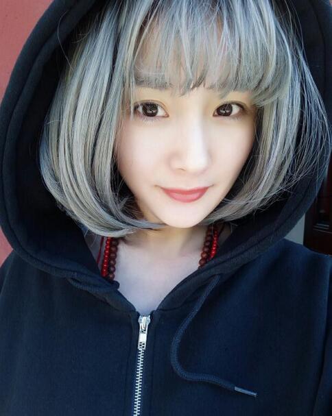 杨幂再次COS白发美少女 玩二次元她赢了