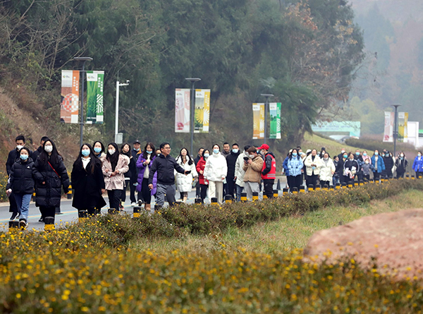 德阳市旌阳区：绿道健身庆元旦 徒步登高迎新春_fororder_QQ图片20230103130741