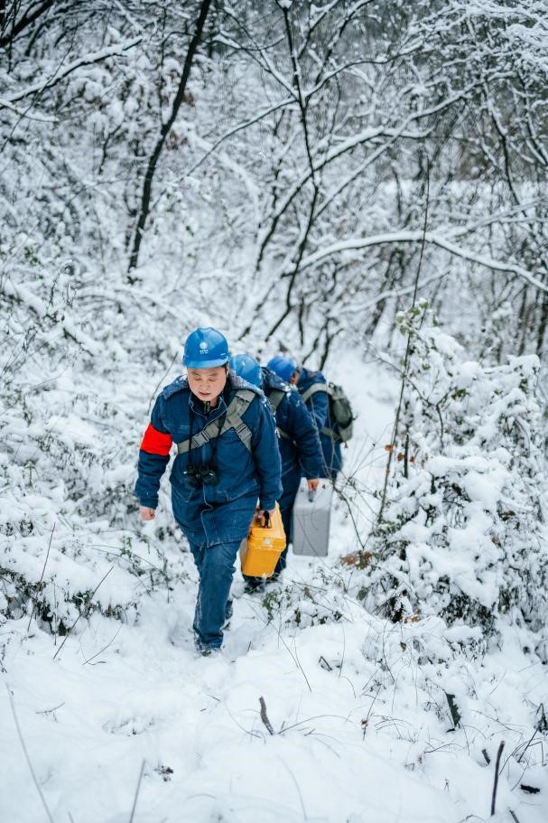 State Grid Shaanxi Electric Power Company Limited: Stable Power Supply Keeps People Warm in Winter_fororder_3