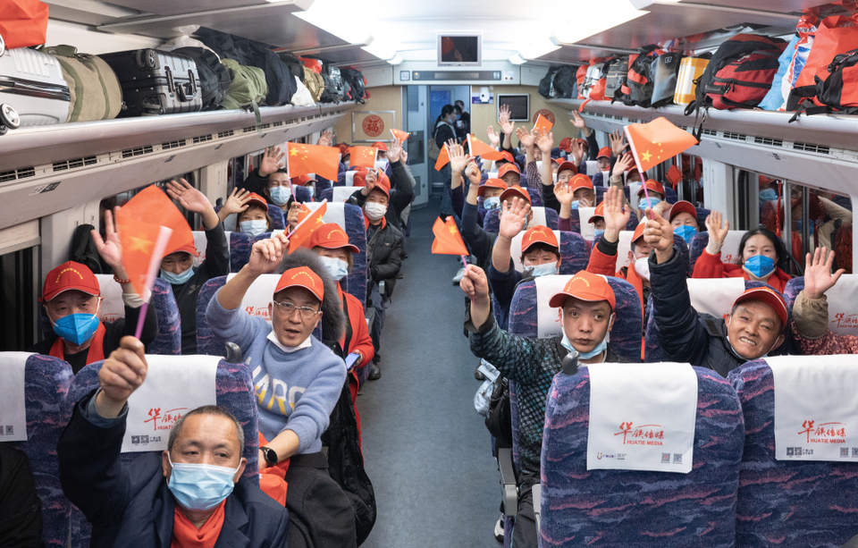 【转载】重庆首趟返岗专列发车 护送890名川渝务工人员“点对点”一站式返岗