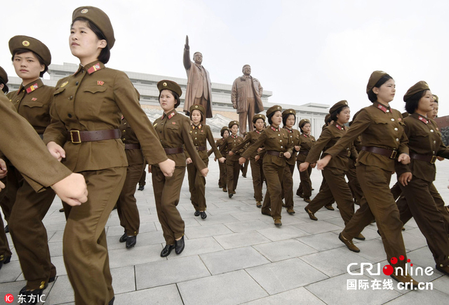 朝鮮軍民前往萬壽臺獻花 紀念祖國解放71週年