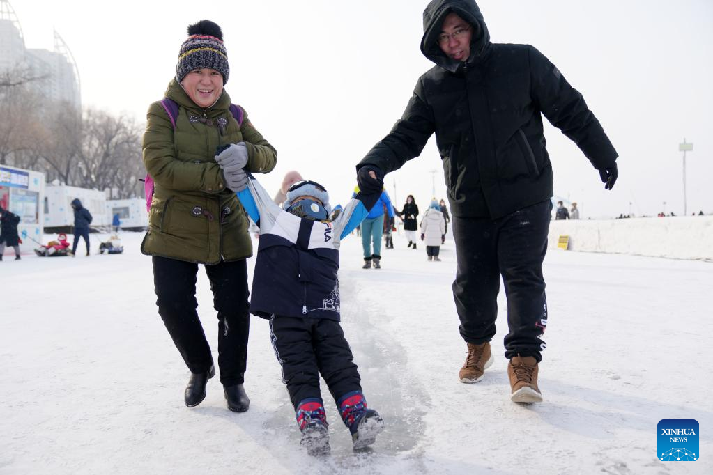 People enjoy Chinese Lunar New Year holiday across China