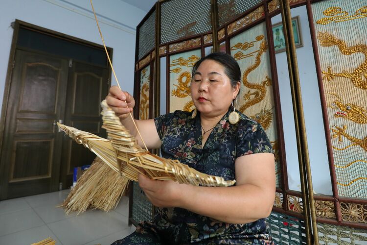 河北大名草编技艺编活指尖经济