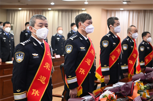 重庆市大渡口区举办2022年度民警荣休仪式_fororder_图片1