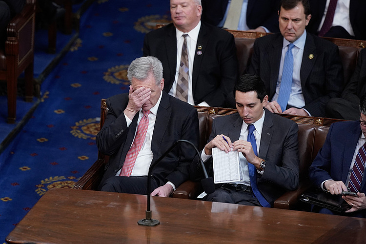 麦卡锡难迈卡 美众院惹众怨