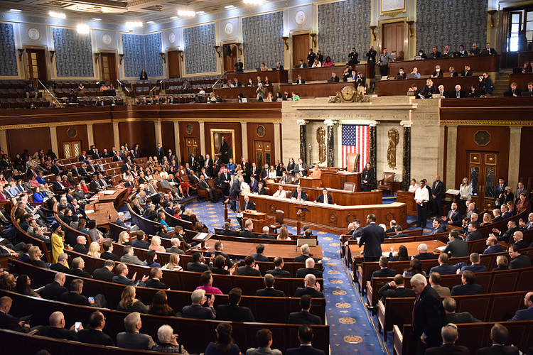 麦卡锡难迈卡 美众院惹众怨