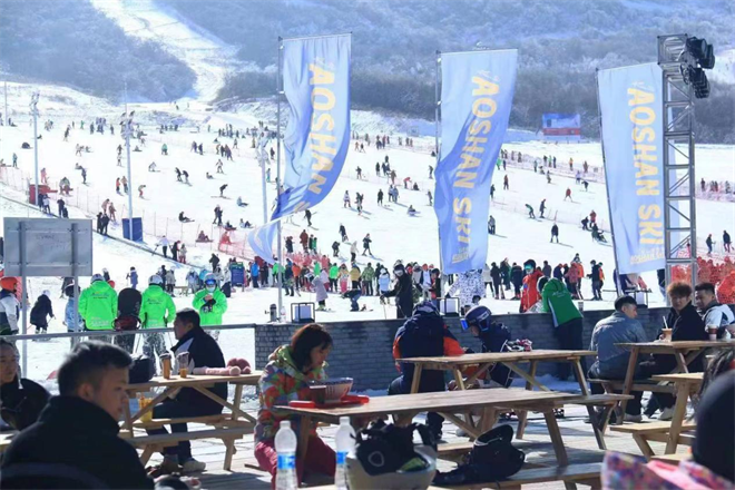 不止于滑雪 鳌山滑雪度假区让宝鸡市太白县人端起了“雪饭碗”_fororder_图片2