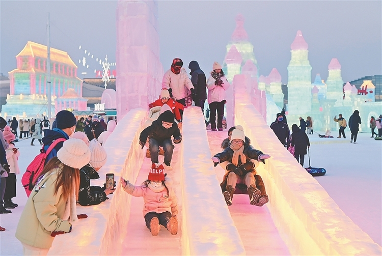 八方遊客熱讚龍江冰雪旅遊