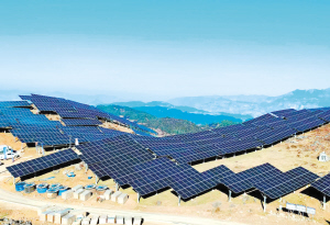 云南最大单体光伏发电项目在禄劝投产