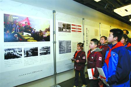 《周恩來與上海》圖片展在中共四大紀念館開幕