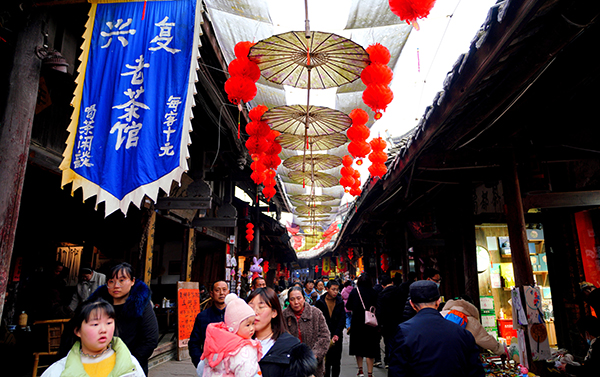 元宵节成都黄龙溪古镇人气爆棚 非遗打铁花舞火龙上演视觉盛宴_fororder_微信图片_20230206102010