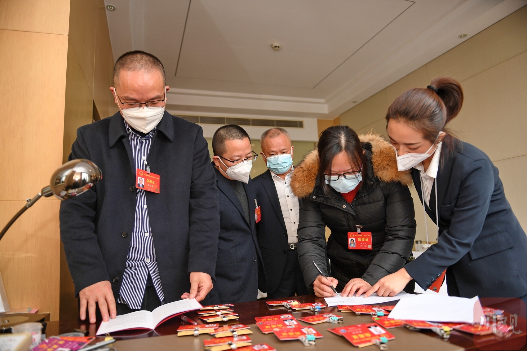 （转载）四川省人大代表陆续到驻地报到
