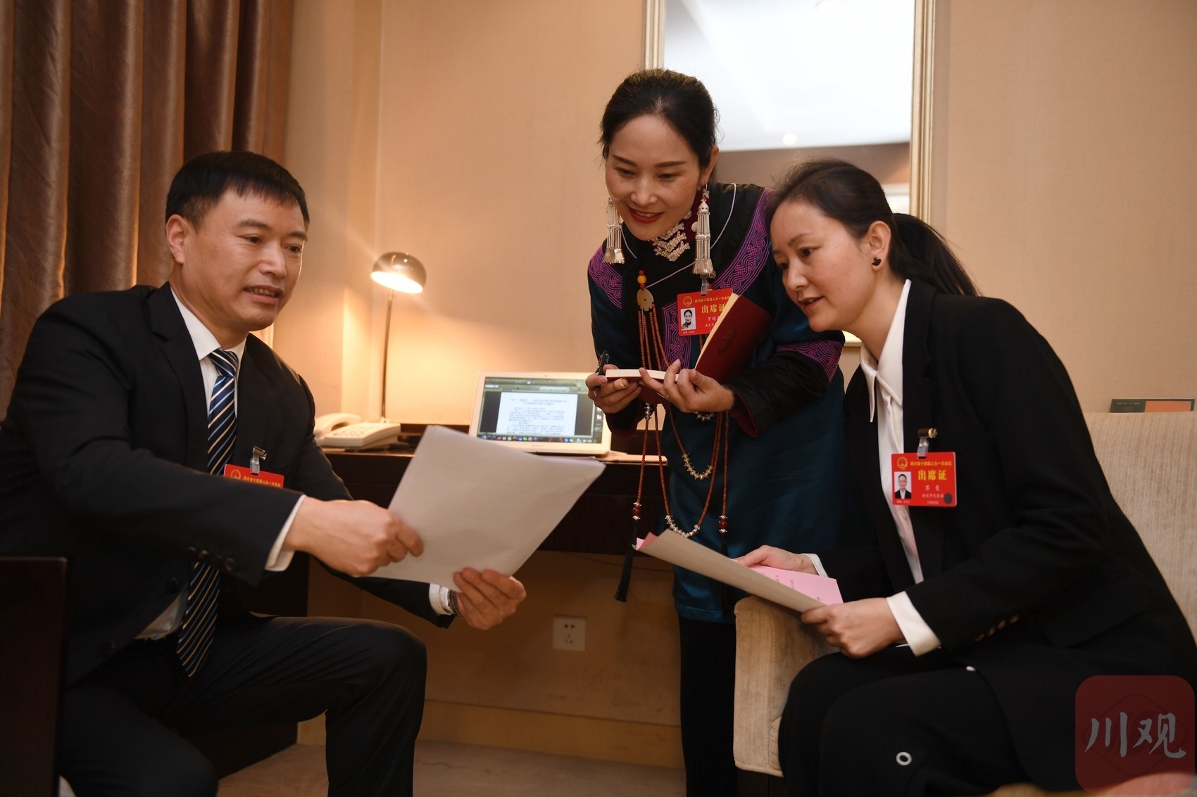 （转载）四川省人大代表陆续到驻地报到
