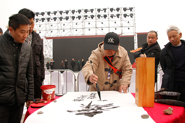 新春走基层 | 宜宾屏山县举行2023年庆元宵活动（组图）_fororder_挥毫泼墨-摄影-何芳