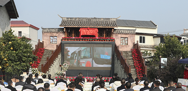 柚子果变身“黄金果” 广汉连山生态美酒飘香增收致富路_fororder_41bccb6286880249a3d026c696a4119