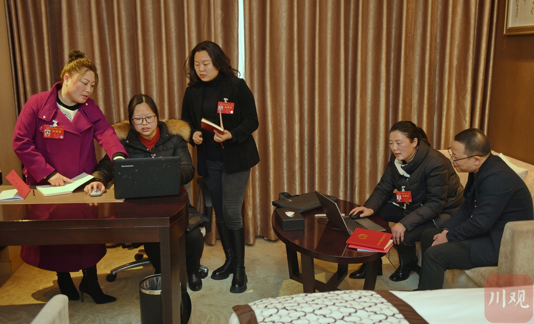 （转载）四川省人大代表陆续到驻地报到