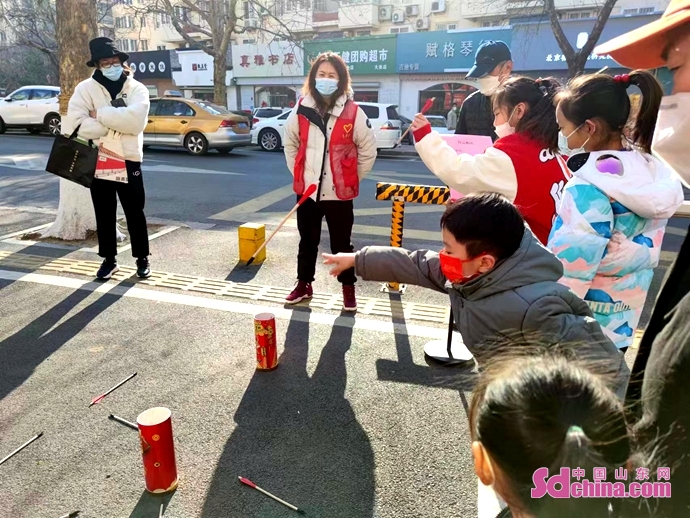 猜谜剪纸闹元宵 青岛市市南区图书馆与市民读者“书式”过佳节